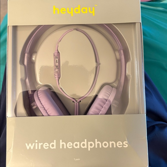Heyday cushion 
Lavender Wired Headphones
NIB- comfort fit
Perfect 4 Christmas - Picture 8 of 8